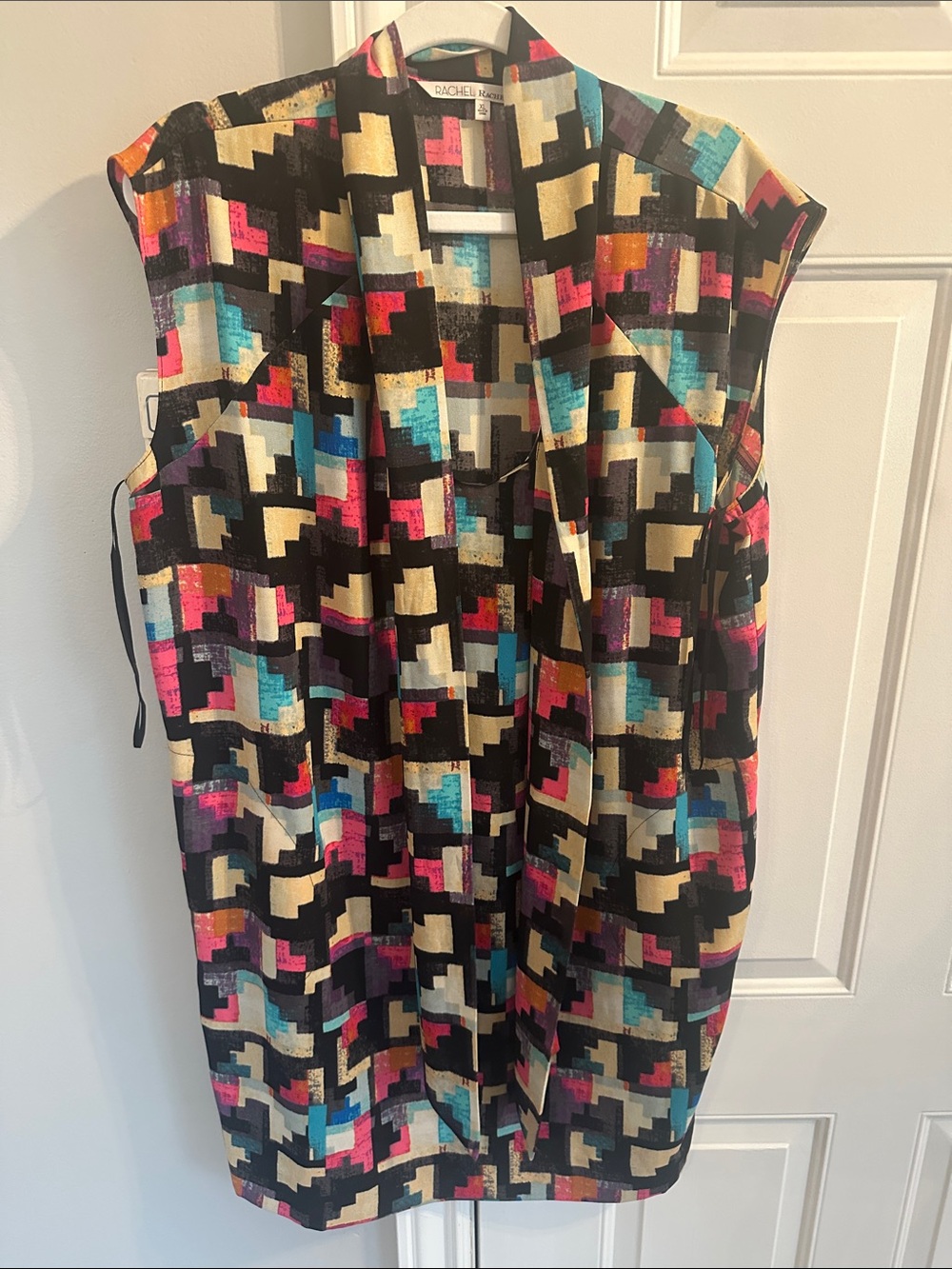 RACHEL Rachel Roy Black Geo-Print Sleeveless Shift Dress